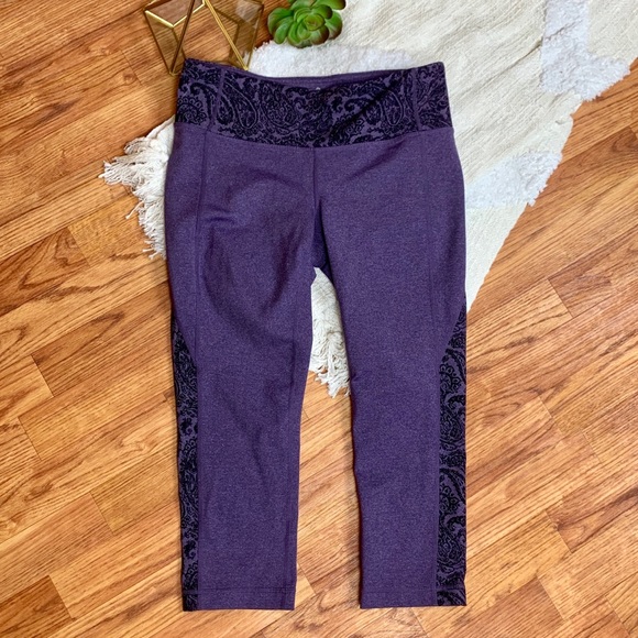 Athleta Pants - Purple Athleta Cropped Tights Capris Leggings